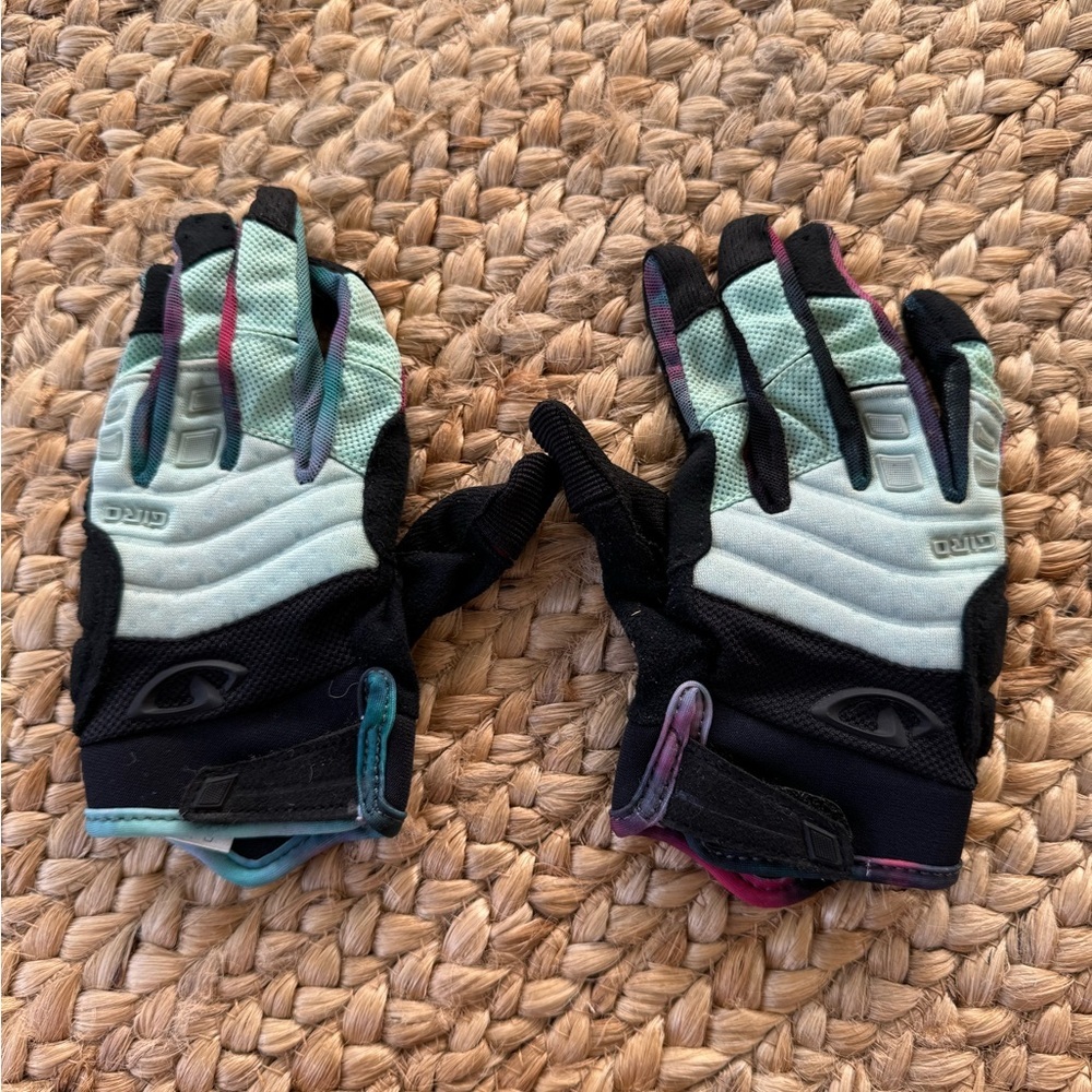 GIRO Mountain Biking Women’s Gloves size Small